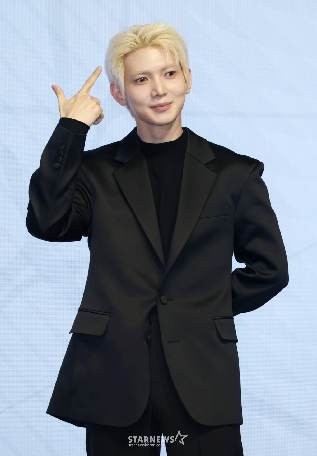 グループATEEZのヨサンが5日午後、ソウル汝矣島のフェアモントアンバサダーホテルで行われたミニ13集「ゴールデンアワー:パート4」(GOLDEN HOUR:Part.4)発売記念記者懇談会に先立ってポーズを取っている。 /2026.02.05 /写真=イ·ドンフン photoguy@