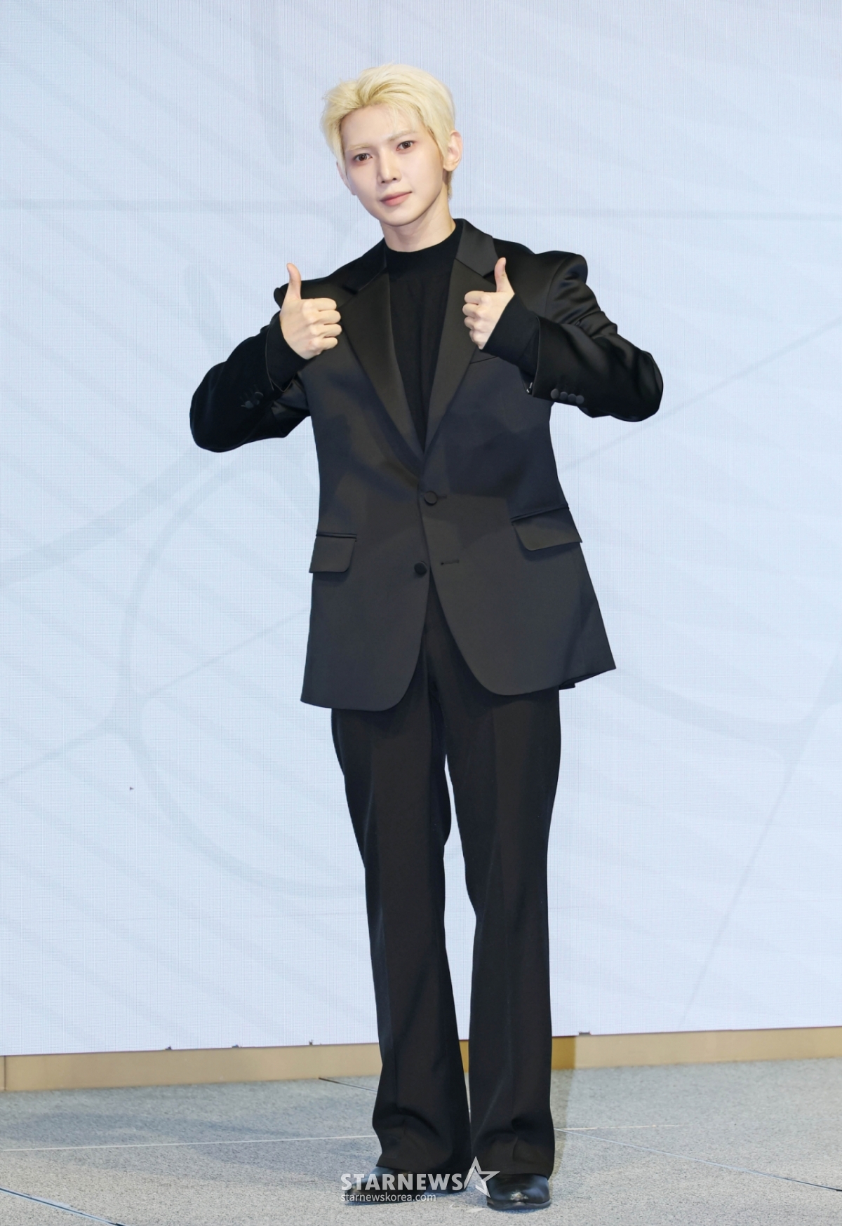 グループATEEZのヨサンが5日午後、ソウル汝矣島のフェアモントアンバサダーホテルで行われたミニ13集「ゴールデンアワー:パート4」(GOLDEN HOUR:Part.4)発売記念記者懇談会に先立ってポーズを取っている。 /2026.02.05 /写真=イ·ドンフン photoguy@