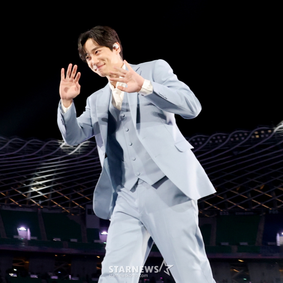 Ngày 7/5, các ca sĩ Kpop đã kết thúc buổi biểu diễn tuyệt vời tại ACON 2025, kỷ niệm 10 năm Asia Artist Awards 2025, 10 năm AAA 2025, do Star News tổ chức tại Sân vận động Quốc gia Cao Hùng tổ chức.   ACON 2025 là một lễ hội được tổ chức để kỷ niệm 10 năm thành lập AAA, với sự tham gia của các diễn viên Lee Joon Young và i-dle (G) Shuhua, CRAVITY Allen và Kiki Sui làm MC, dẫn dắt nhóm nhạc NEXZ, 9 thành viên AHOF, ATEEZ, ATEEZ, WOOKIEKIEQIYEKIIA, KILIYEKIYEKHYIYEKHYEKHYIYEKHYUNAKEIKIEWOOKIEWOOKIEKIEKIEKIE TOPI. /2025.12.07 /Ảnh = Kang Young-jo cameratalks@