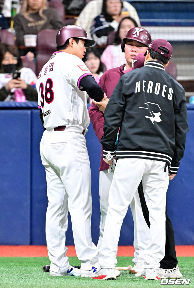 Kim Dong-yeop (left) examines the area where he was hit on March 15 last year.