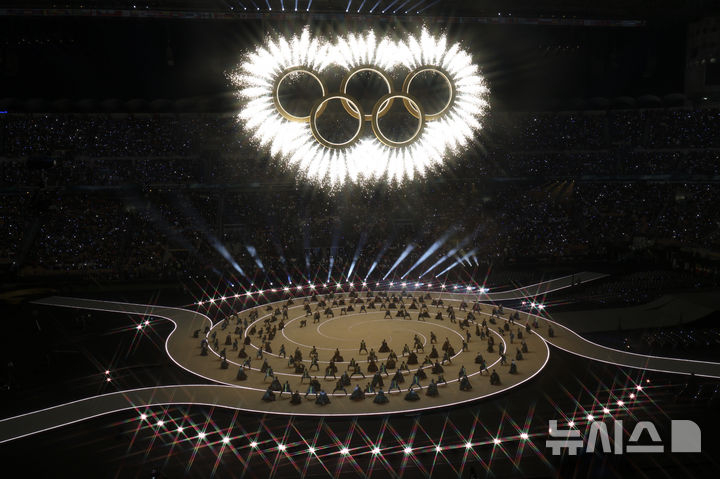 The opening performance is being held at San Siro Stadium in Milan, Italy, on the 6th (local time), when the opening ceremony of the 2026 Milan and Cortina D'Ampezzo Winter Olympics was held. The opening ceremony delivers a message of peace and solidarity to the world through a moving stage where city and nature, humans and technology become one. /Photo = Newsis