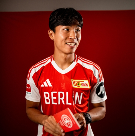 Jung Woo-young's official photo of joining Union Berlin. /Picture = Woonion Berlin's official SNS farewell
