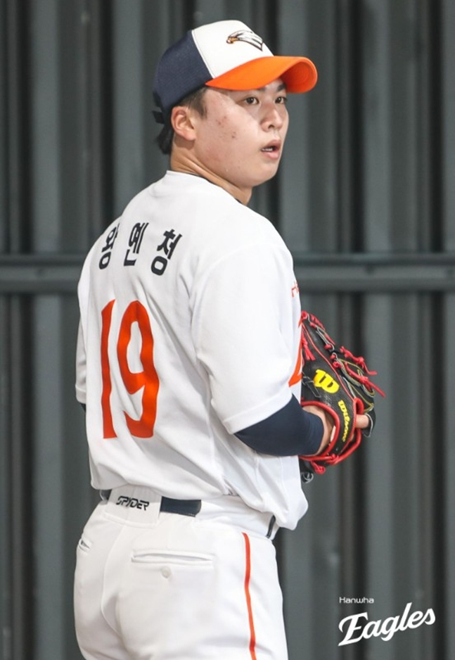 Wang Yancheng, who is pitching in the bullpen on the 4th. /Photo = Hanwha Eagles