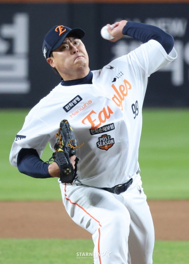 Вид Рю Хён Джина, бросающего игру в сезоне 2025 года. /Фото = Ожидание Ким Чжин Гёна