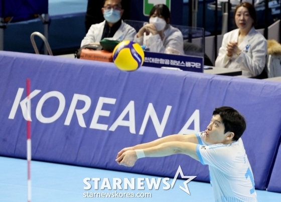 Jeong Ji-seok receiving. /Photo = Senior reporter Kang Young-jo