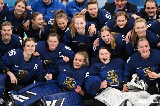 芬兰女子冰球国家队。 =法新社BBNews=新闻1。