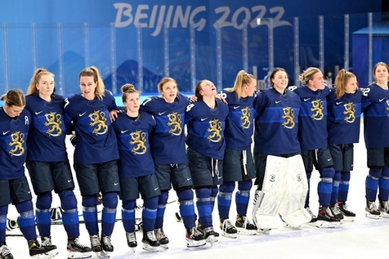 芬兰女子冰球国家队。 =法新社BBNews=新闻1。