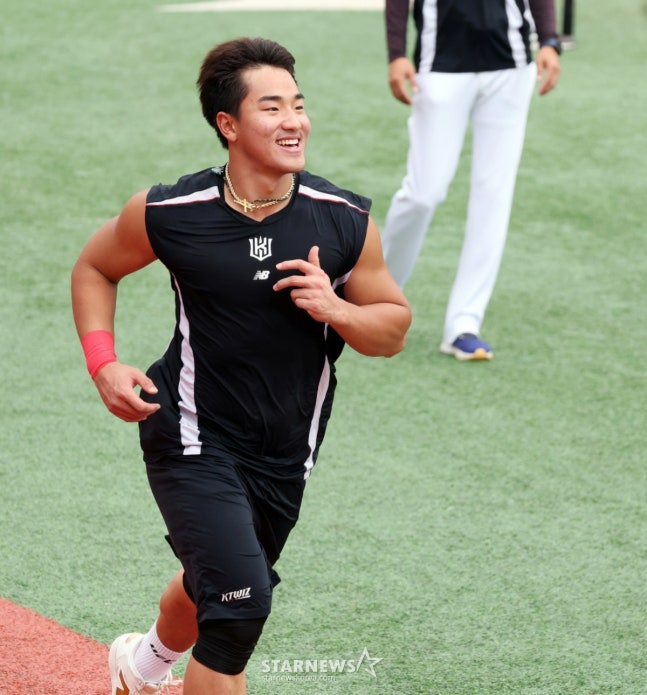 KT队的安贤敏。 =照片=金镇京。