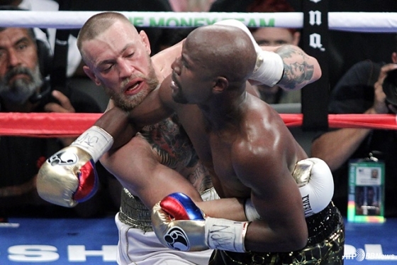 During the 2017 match between Floyd Mayweather (right) and Conor McGregor. /AFPBBNews=News1