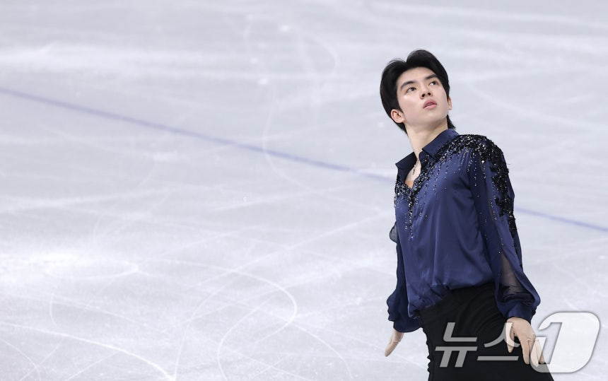  Cha Jun-hwan of the men's figure skating team event (team event) at the 2026 Milan-Cortina D'Ampezzo Winter Olympics at the Ice Skating Arena in Milan, Italy, on the 7th (local time). /Photo = News 1