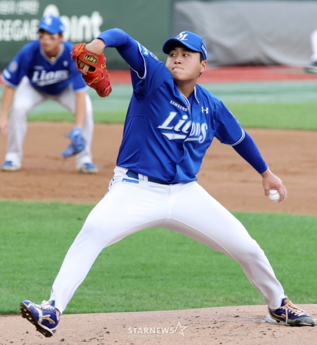 2025年8月、左腕の李スンヒョンの姿。/写真=カン·ヨンジョ先任記者