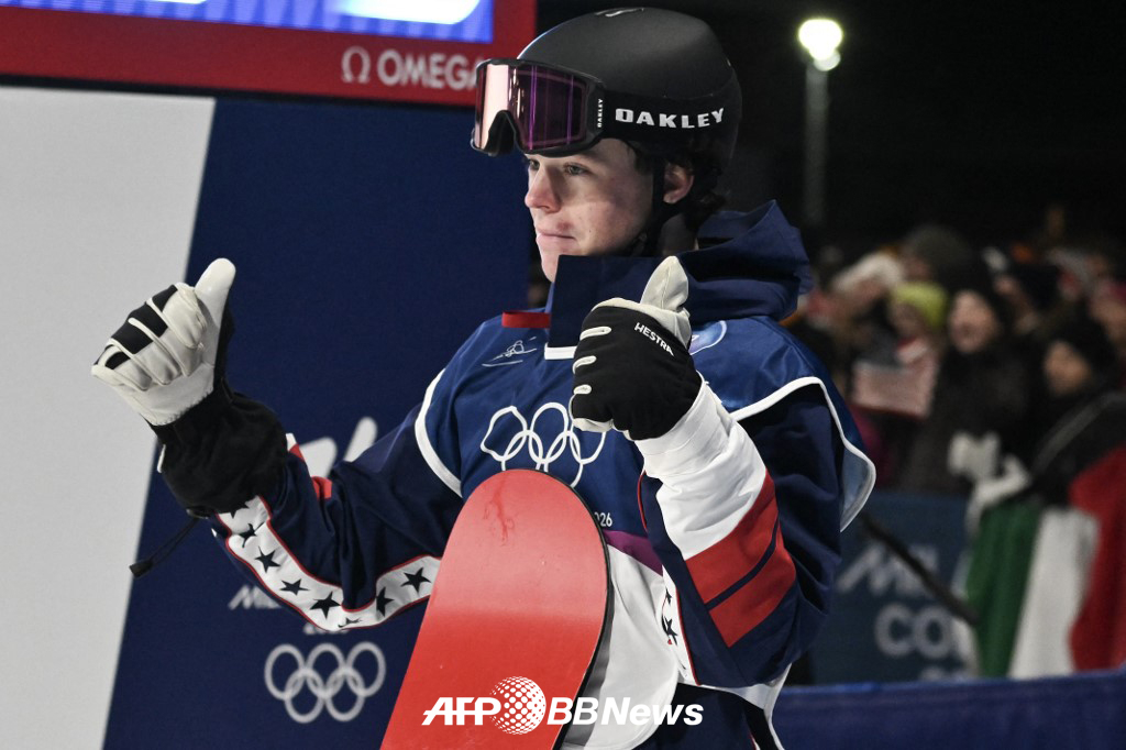 2026米兰·科尔蒂纳丹佩佐单板滑雪男子大跳台第四名美国奥利弗·马丁。 =法新社BBNews=新闻1。