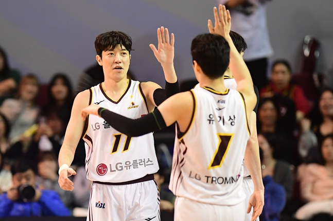 Heo Il-young (left). /Photo = KBL