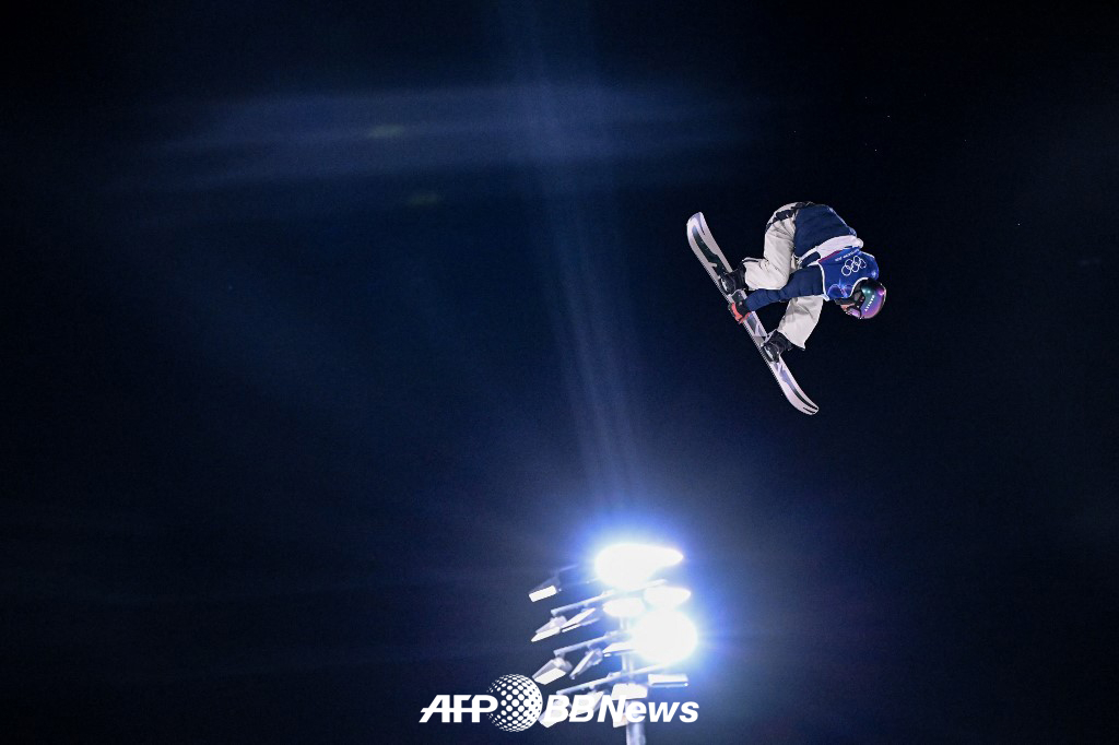 Kimura Kira, Japan, won the gold medal in men's big air snowboarding at the 2026 Winter Olympics in Milan and Cortina D'Ampezzo. /AFPBBNews=News1