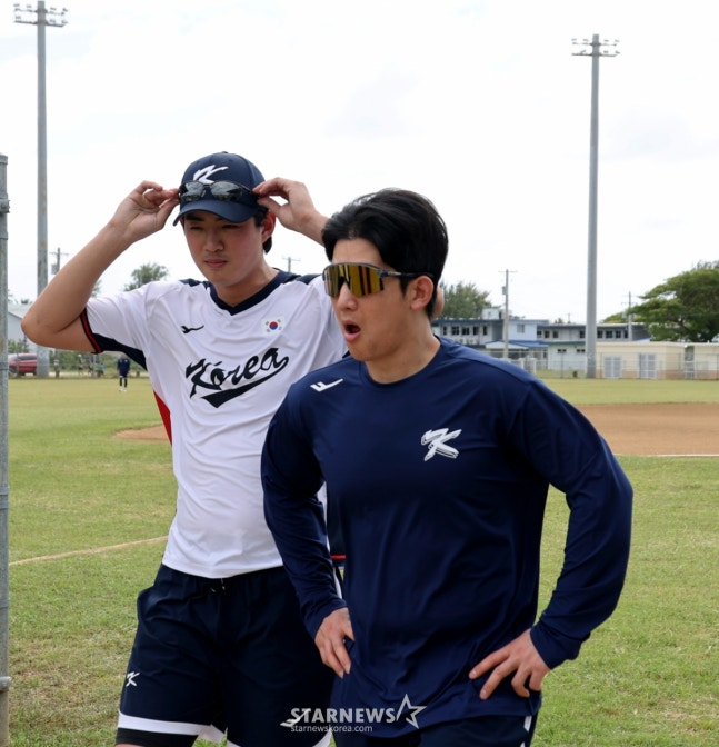 Choi Jae-hoon (right) is training at the first camp of the Saipan national team in January. /Photo = Senior Reporter Kang Young-jo