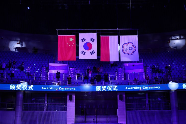 The highest flag at the award ceremony for the 2026 Asian Men's and Women's Badminton Team Championships. /Photo = Courtesy of the Asian Badminton Federation and the Korea Badminton Association