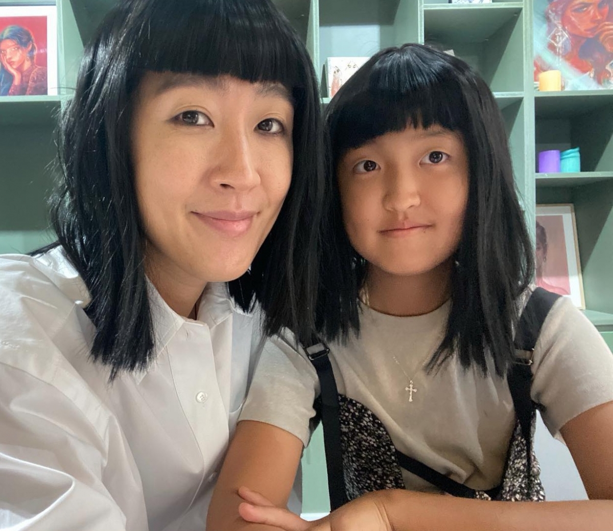 From left, Hong Jin-kyung and Kim Israel's mother and daughter / Photo = Kim Israel Instagram