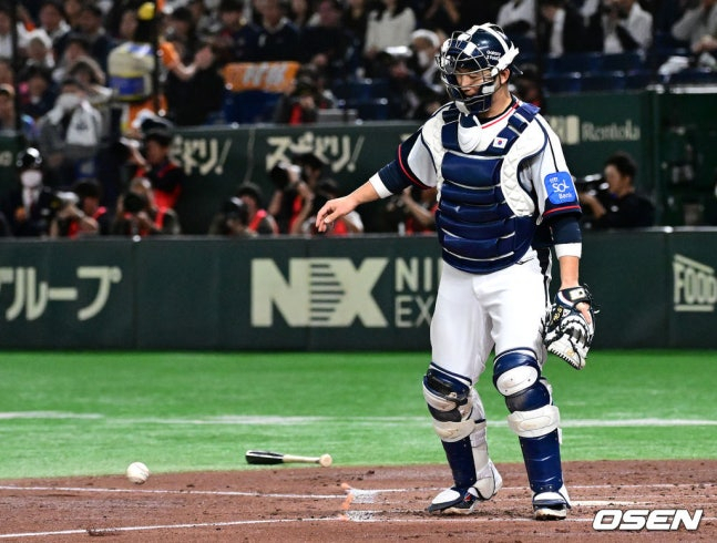 昨年11月16日、日本と強化試合に出たチェ·ジェフン（右）の姿。