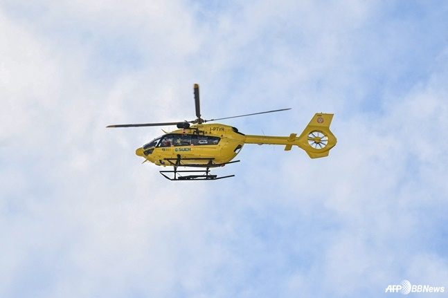 Helicopters carrying injured Lindsey Vonn. /AFPBBNews=News1