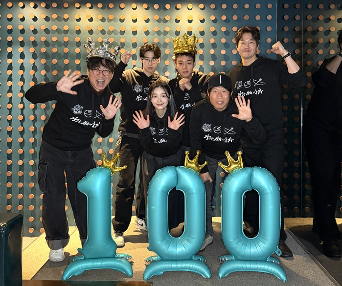 /Picture = 'The Man Who Lives with the King'