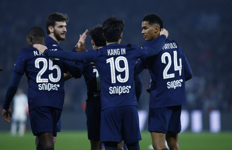 Lee Kang-in (No. 19) and PSG players immediately after scoring. /Photo = PSG's official SNS farewell