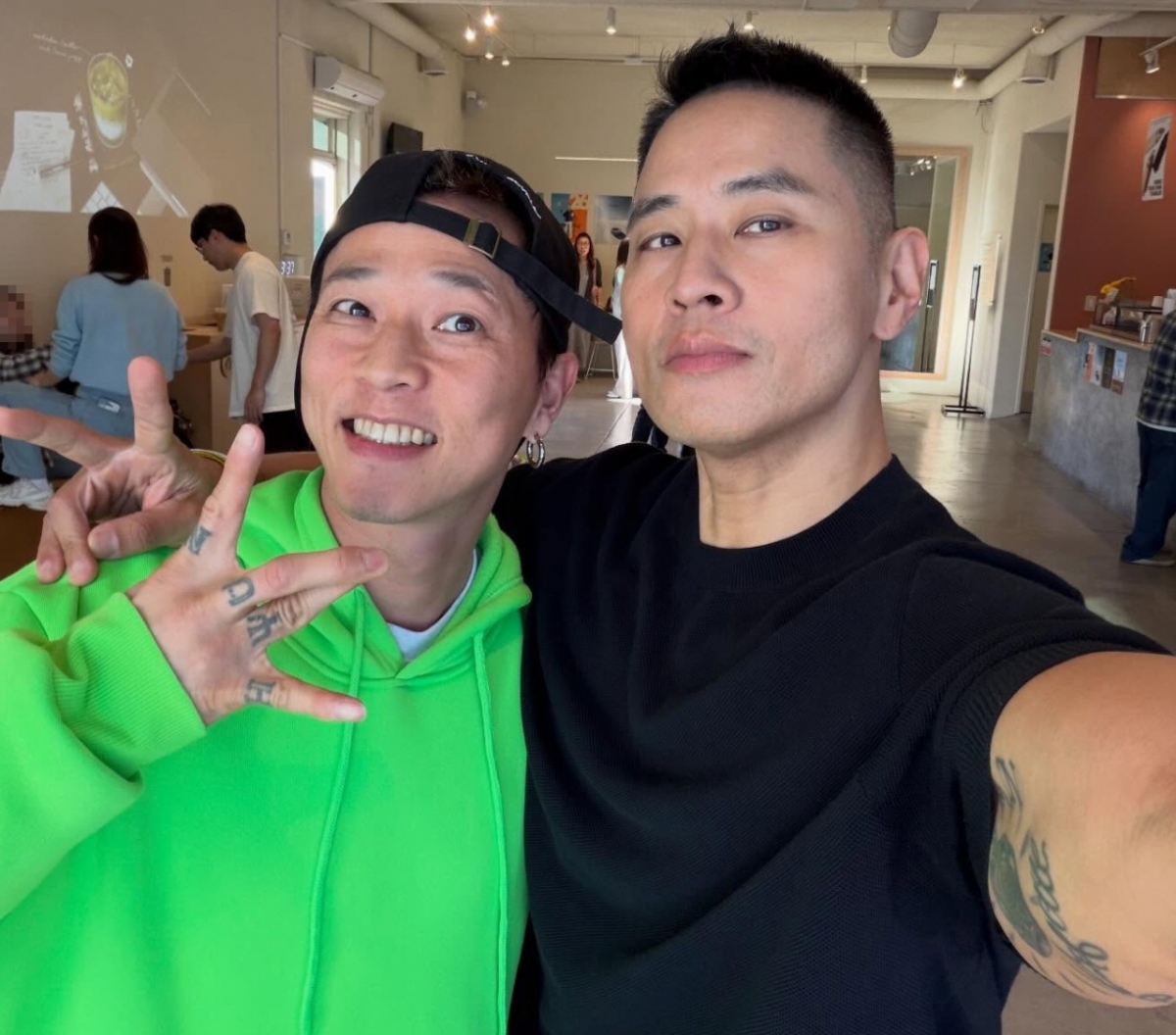 From the left, poppin Hyunjun and Yoo Seungjun