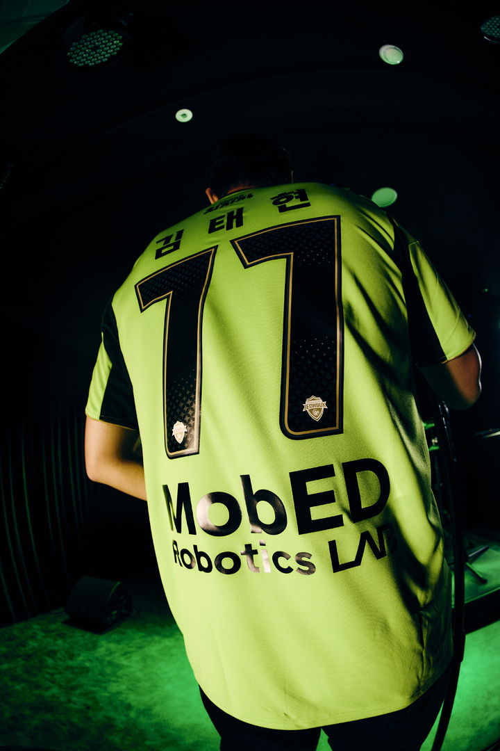 Jeonbuk Hyundai has signed a partnership with Hyundai Motor Group Robotics Lab's robot platform 'MobED'. /Photo = Courtesy of Jeonbuk Hyundai