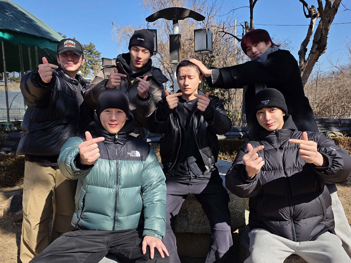 /Photo = MONSTA X official SNS