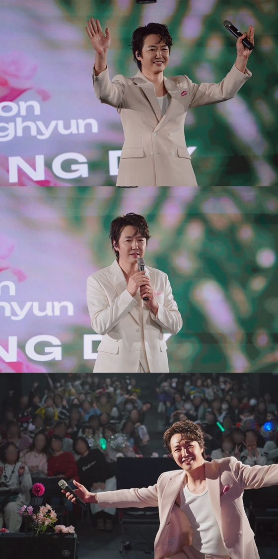 /Photo = Stage One Entertainment, Emotion Studio