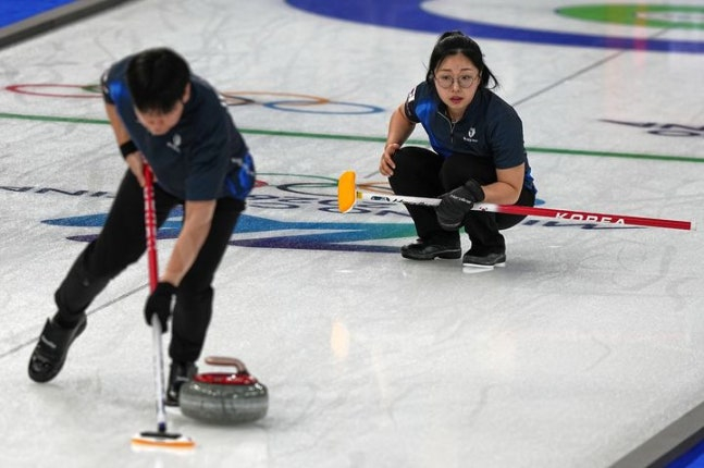 Jung Young-seok (trái) và Kim Sun-young. /AP= Newsis (Tin tức)