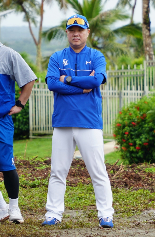 Coach Park Jin-man watches the team's training. /Photo = Courtesy of Samsung Lions