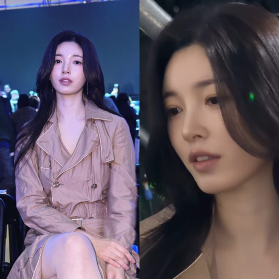 =照片=柳承玉在照片墙上传照片。