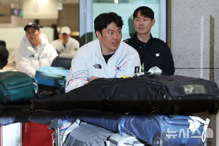 2026年ミラノ·コルティナダンペッツォ冬季五輪スノーボード男子平行大会で銀メダルを獲得したキム·サンギョムが10日帰国している。 /写真=ニューシス