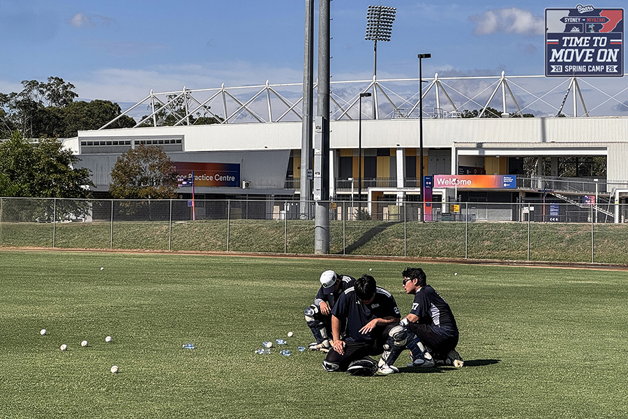 Doosan Bears catchers' training at Sydney Spring Camp in Australia. /Photo = Courtesy of Doosan Bears