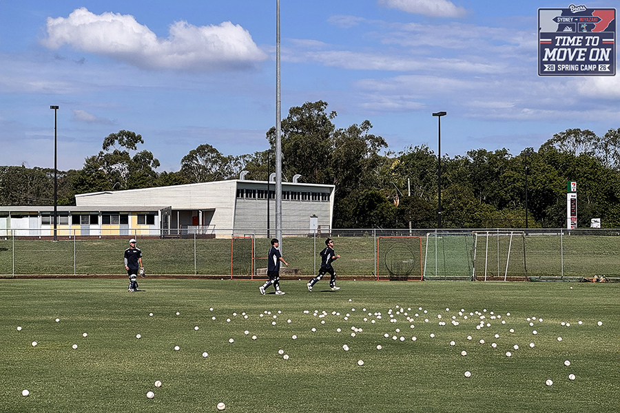 Doosan Bears catchers' training at Sydney Spring Camp in Australia. /Photo = Courtesy of Doosan Bears