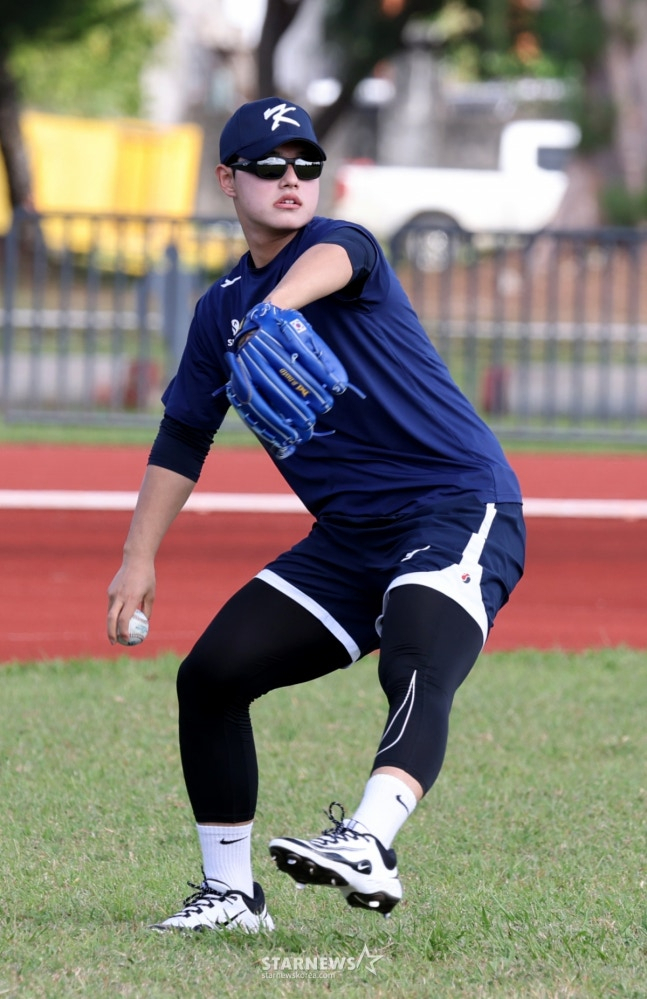 =在塞班岛，文东柱曾入选国家队预备名单，并锻炼身体。