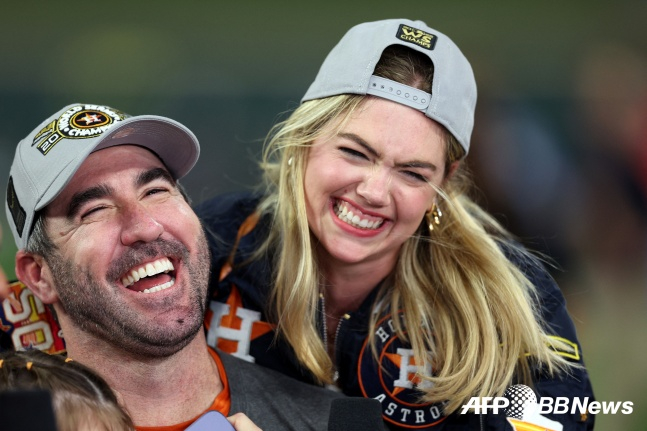 ジャスティン·バーランダー（左）と彼の妻ケイト·アプトン。 /AFPBBNews=ニュース1