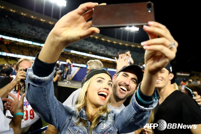 ジャスティン·バーランダー（右）と彼の妻ケイト·アプトン。 /AFPBBNews=ニュース1