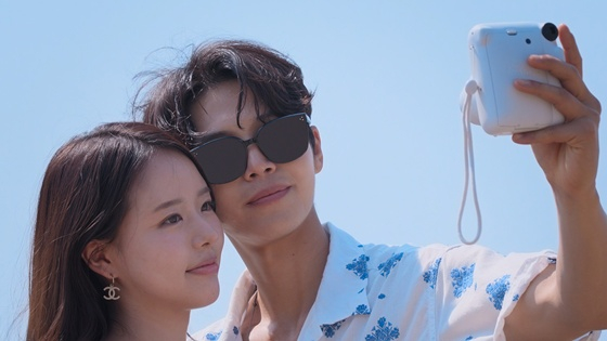 Park Hee-sun, Lim Soo-bin/photo courtesy = Netflix
