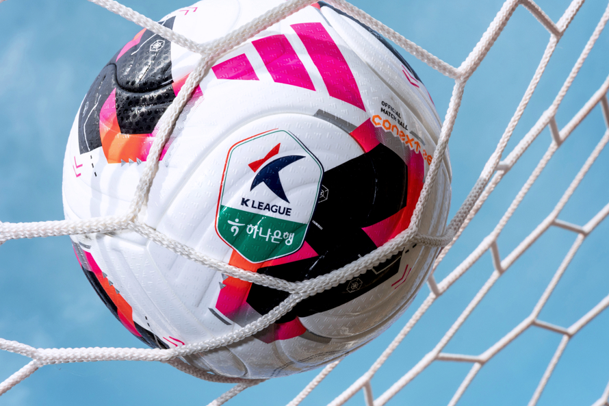 2026赛季K联赛邕仁区阿迪达斯"Connext 26 Pro"。 =图为，韩国职业足球联盟提供。