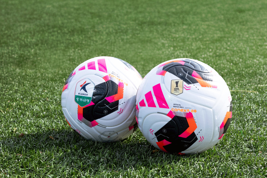 2026赛季K联赛邕仁区阿迪达斯"Connext 26 Pro"。 =图为，韩国职业足球联盟提供。
