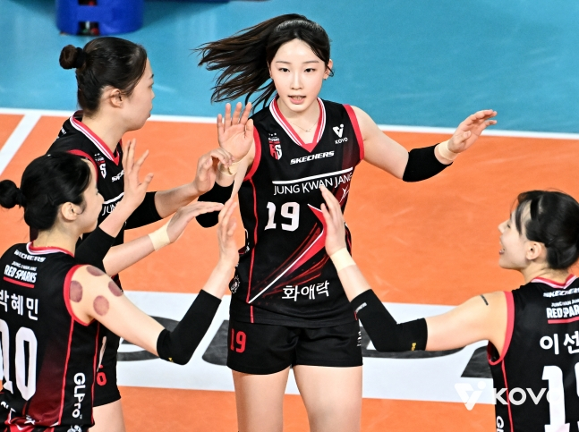 История роста Чхве Со Хёна (в центре) также приводит к увлечению Кван Чжуна кассовыми сборами. /Фото = Предоставлено KOVO.