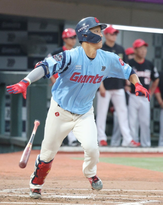 Lotte's Noh Jin-hyuk. /Photo = Kim Jin-kyung on standby