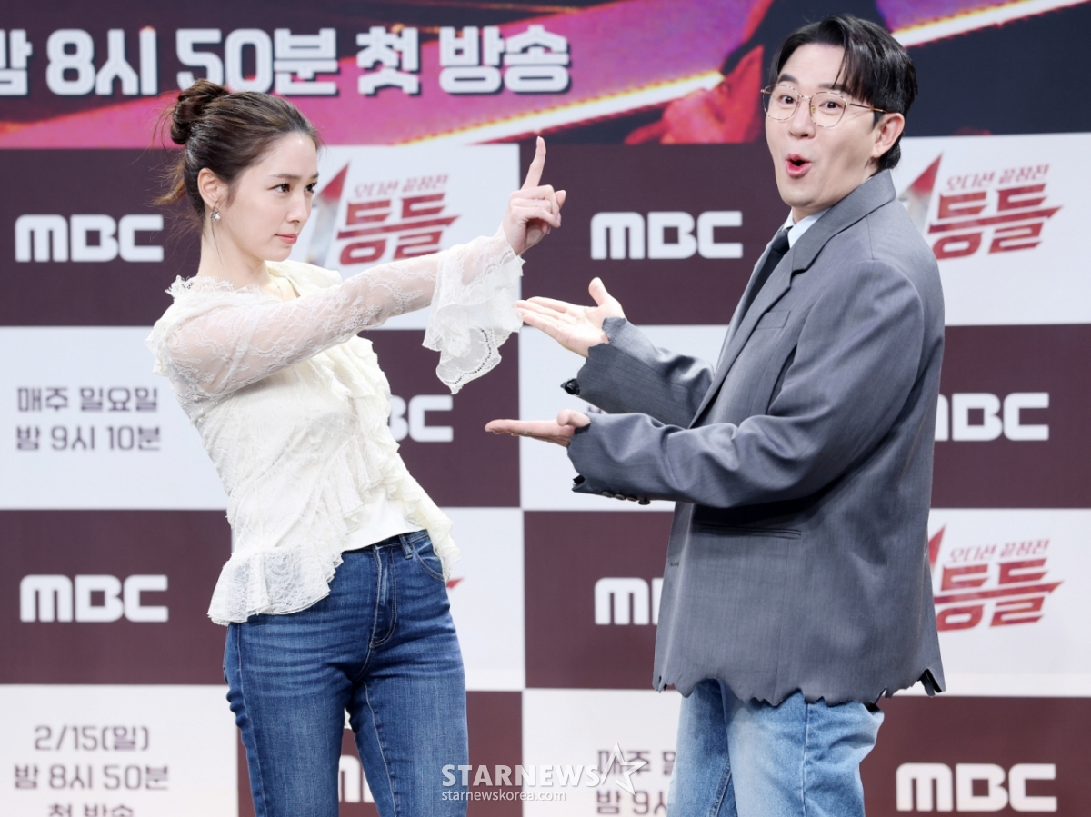 俳優イ·ミンジョン、放送人ブームが11日、ソウル麻浦区MBC社屋で行われた芸能「1等たち」製作発表会に参加しポーズを取っている。 /2026.02.11 /写真=キム·フィソン hwijpg@