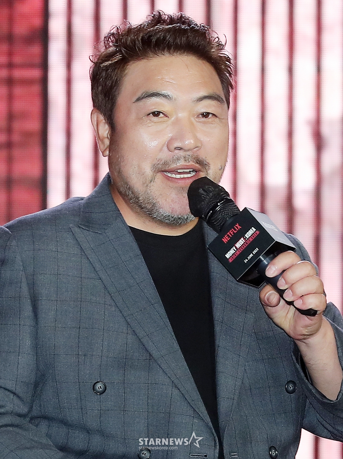 Actor Lee Won-jong is greeting at a production presentation for the Netflix series "Paper House: Joint Economic Zone" held at COEX Grand Ballroom in Samseong-dong, Gangnam-gu, Seoul on the morning of the 22nd. 2022.06.22
