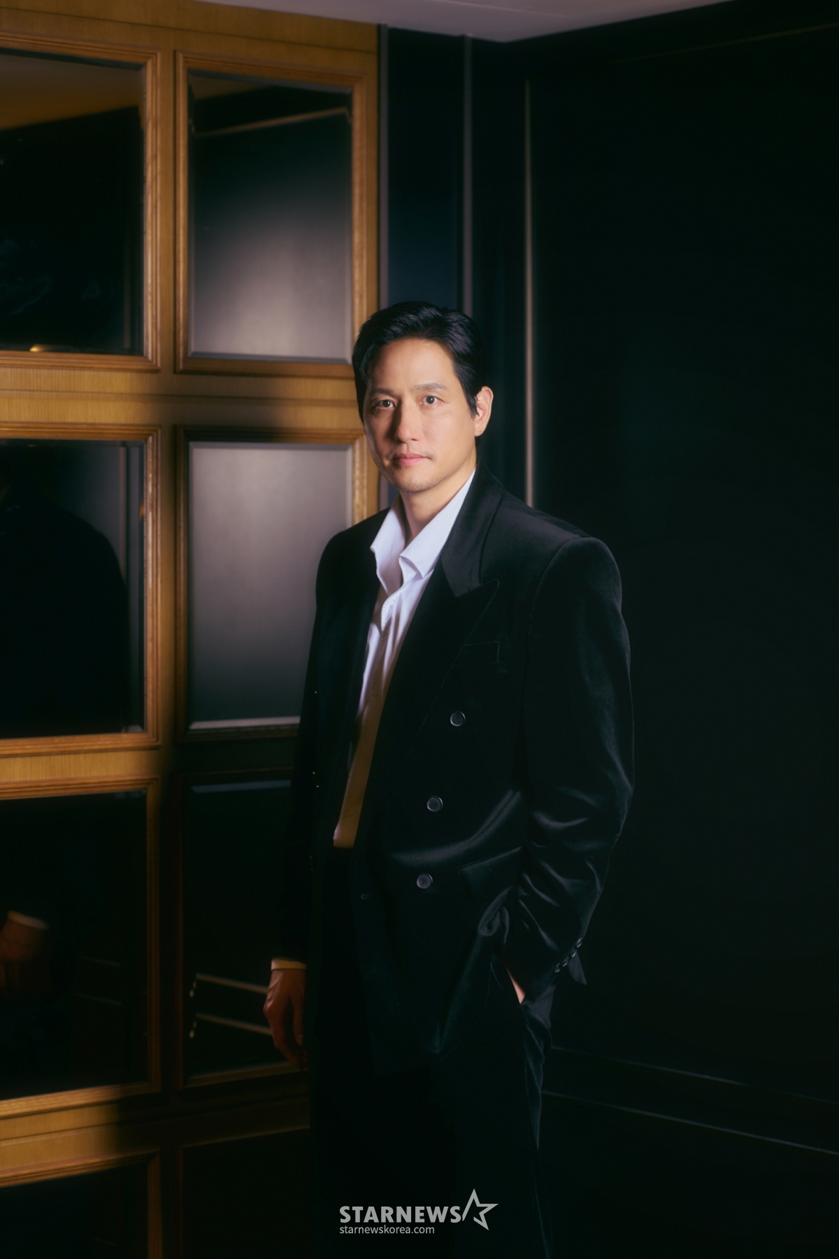 Diễn viên Park Hae Joon của bộ phim Hyumint (đạo diễn Ryu Seung Wan) đang tạo dáng để phỏng vấn vòng tròn diễn ra vào ngày 11. /Cung cấp ảnh = NEW 2026.02.11 /Ảnh = Photoguy@ Lee Dong Hoon