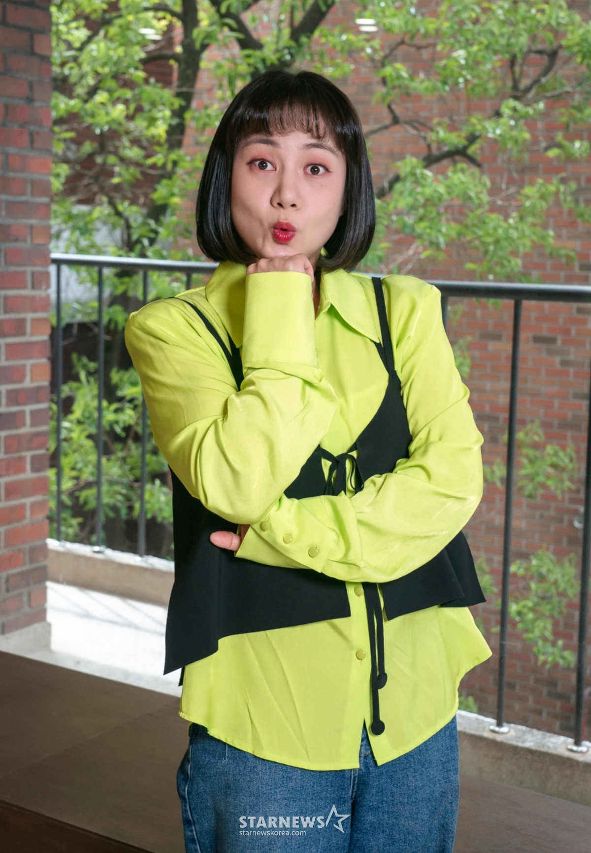 Park Na-rae poses for the LG U+ mobile entertainment 'Let's be on my side' press conference on the 26th. /Photo provided =LGU+ 2024.04.26 /Photo by Lee Dong-hoon =