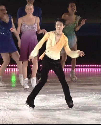 Ảnh Yuzuru Hanyu nhảy theo dynamite = Twitter Hanyu