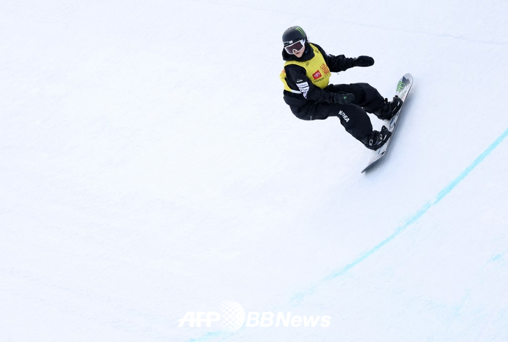 Choi Ga-on (18, Sehwa Girls' High School), a Korean snowboard hopeful. /AFPBBNews=News1