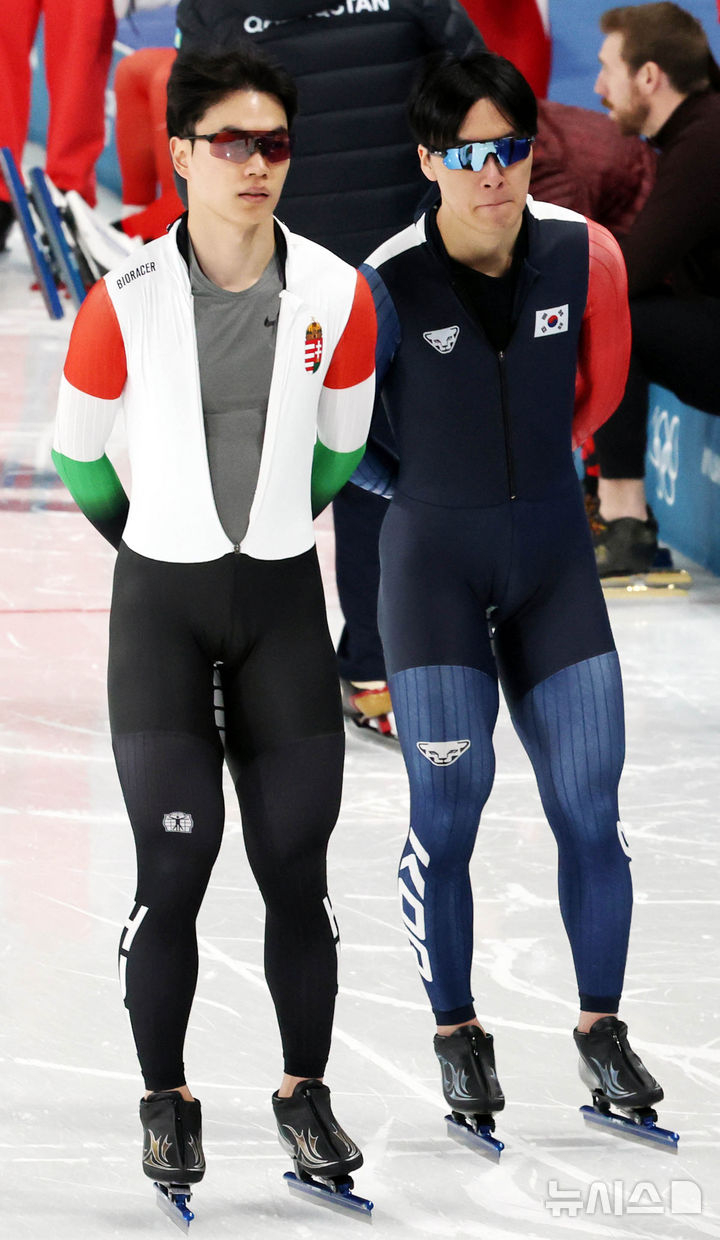 On the first day of the 2026 Milan-Cortina D'Ampezzo Winter Olympics, speed skating spectator (right) and Kim Min-seok, who came to Hungary, are training together at the Milan Speed Skating Stadium in Italy on the 7th (local time). /Photo = Newsis